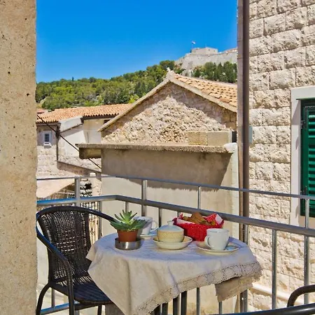 St. Stephen's Square Apartment *